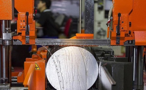 沙市立式金属带锯床切削出现跑带故障解决方法！